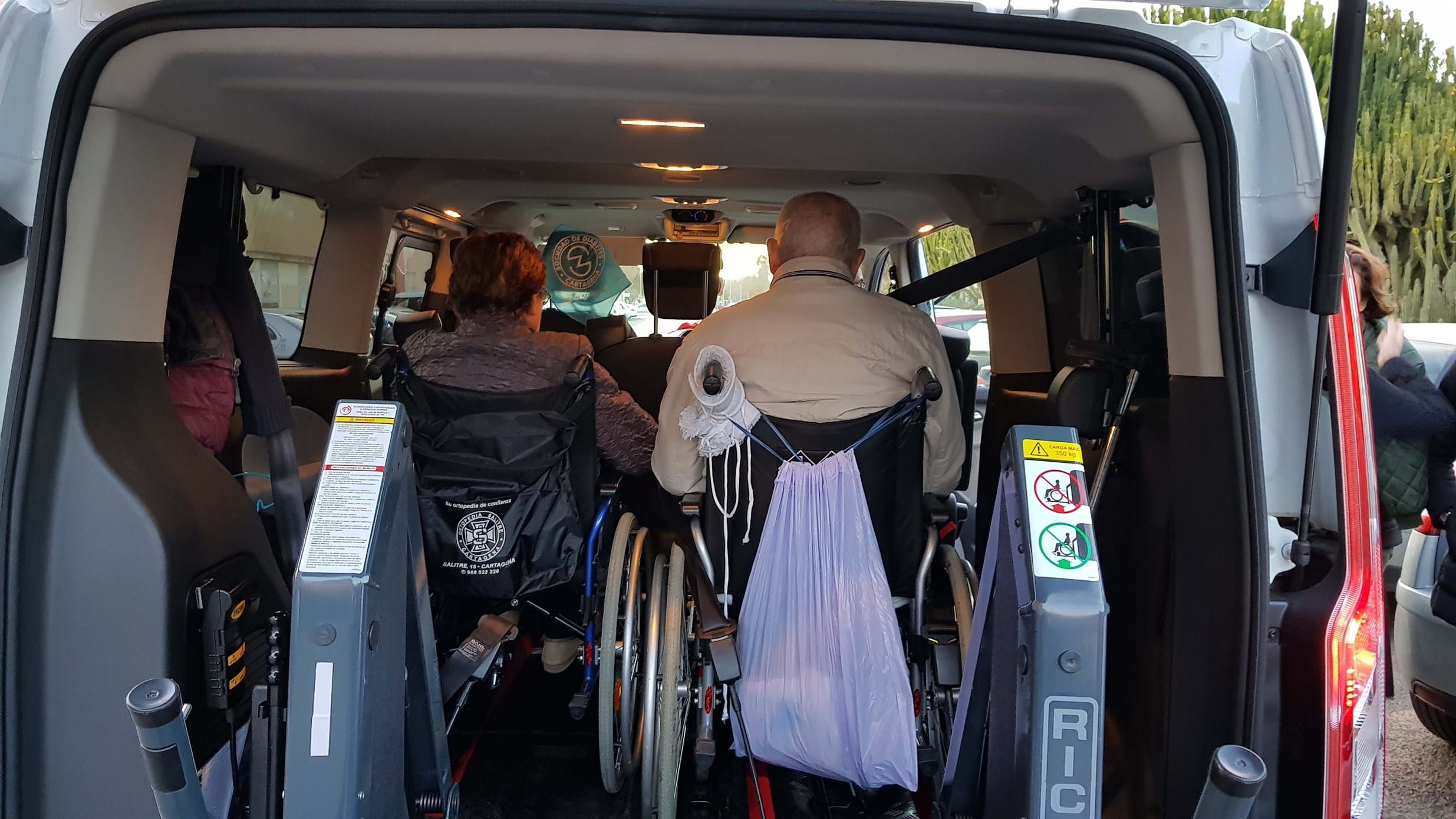 Taxi adaptado para silla de ruedas en Cartagena