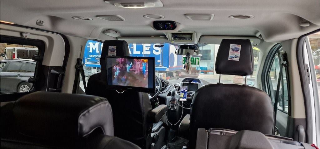 Interior de taxi 8 plazas en Cartagena