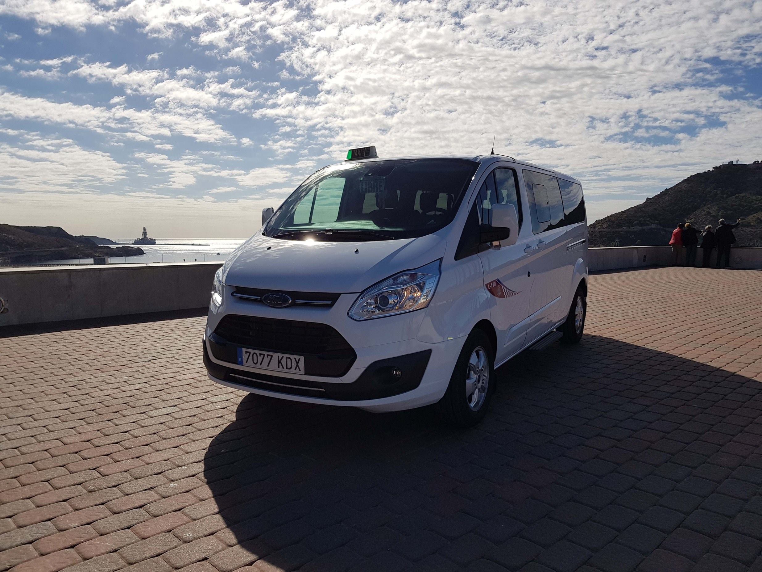 Taxi monovolumen para grupos en Cartagena